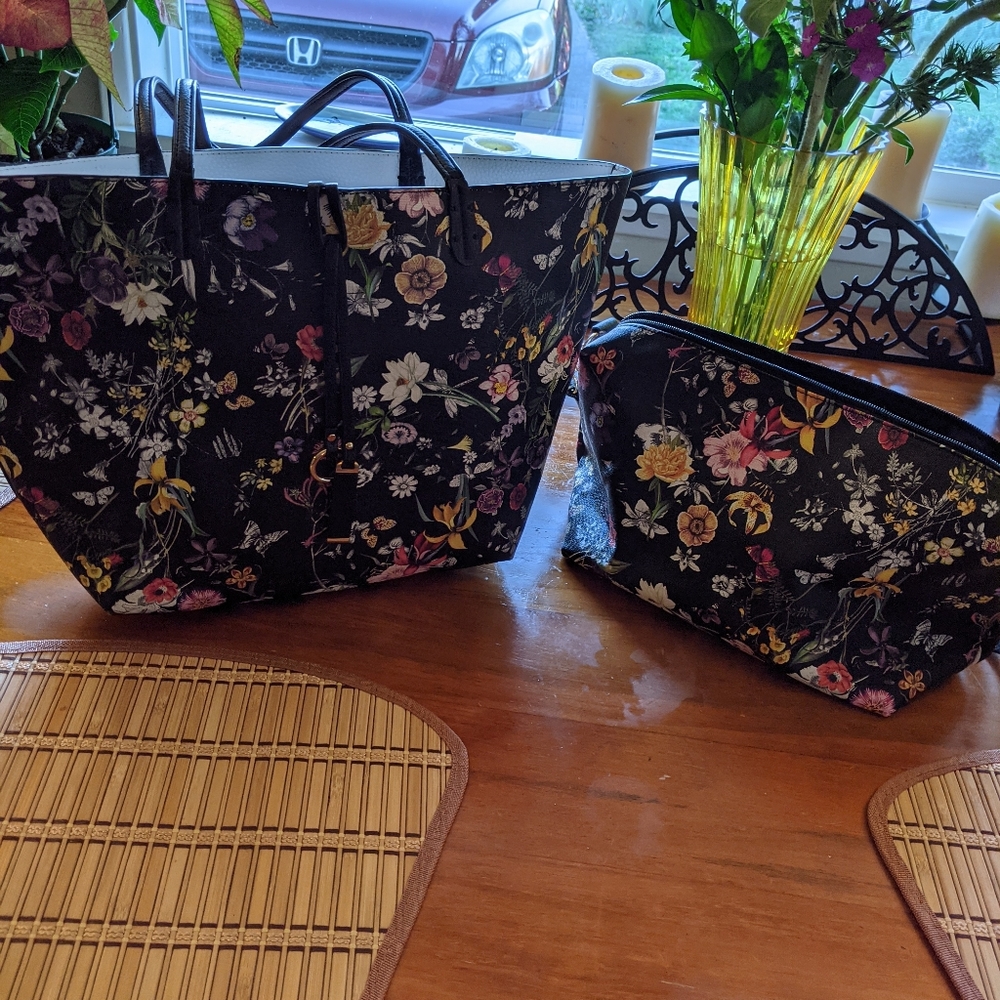 Tote and shoulder bag set